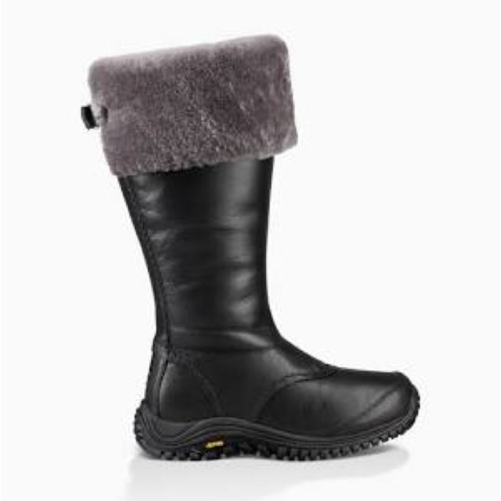 UGG Winter Boots

Miko Black Leather

Women's Black Fur-Lined Winter Boots